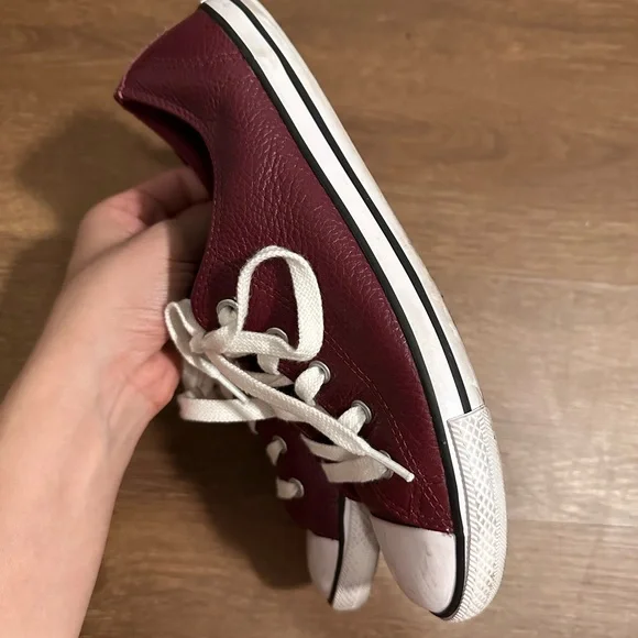 Converse Chuck Taylor Women’s Burgundy Leather Low-Top Sneakers Size 8 - Picture 5 of 8